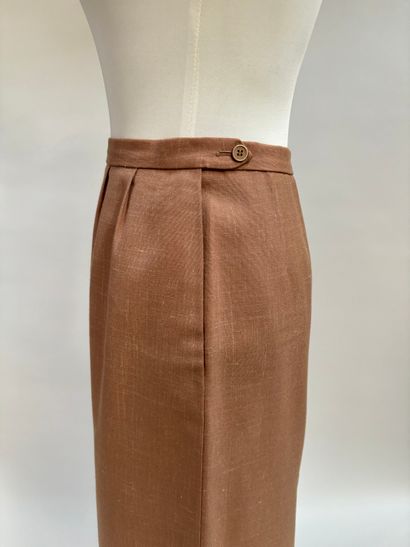 Charvet
Ceremonial suit in beige linen blend...