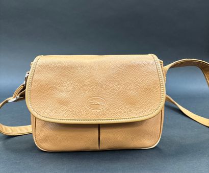 Longchamp
Small besace bag in beige grained...