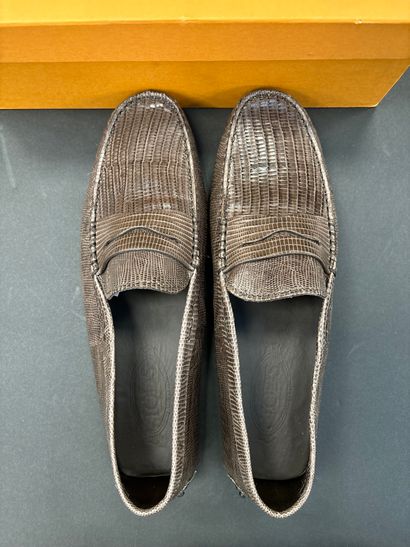 Tod's
Paire de mocassins homme 
En cuir reptile...