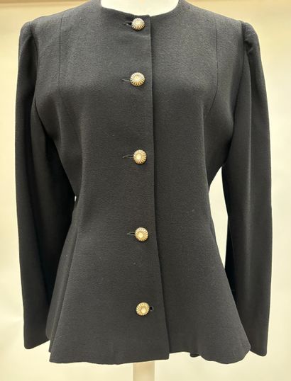 Pierre CARDIN
Black crepe jacket
Gilded buttons
Size...