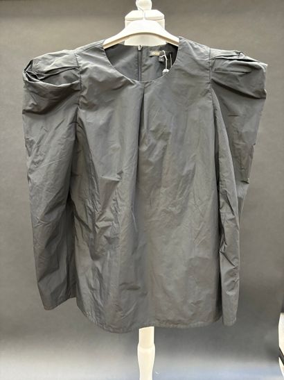 Joli ensemble de 3 tops dont :
MARINI, top...