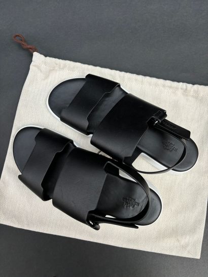 Hermès Paris
Paire de sandales d'homme en...