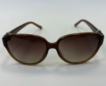 Lot of 3 pairs of sunglasses in their case....