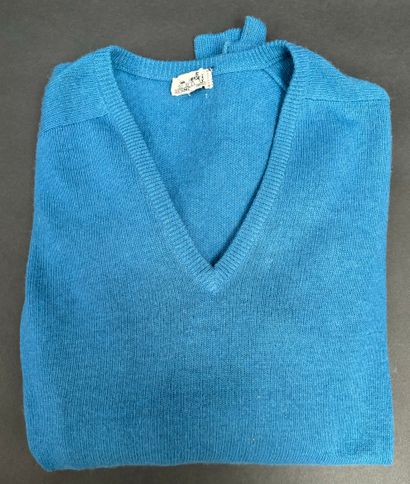 Hermès Paris
Pull d'homme col V en cachemire...