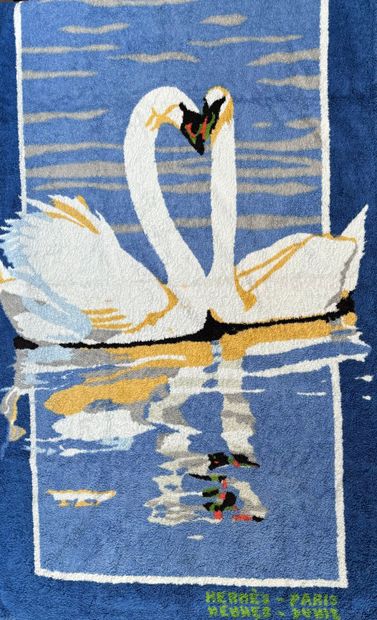 Hermès 
Bath sheet decorated with two swans...