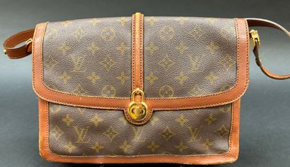 Louis Vuitton Vintage 
Vendôme bag 
In monogrammed...