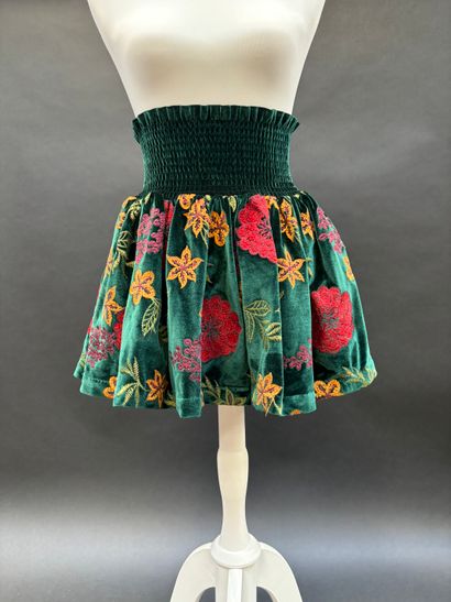 MAJE
Jupe en velours verte brodée de fleurs...