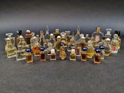 Guerlain - (1990s)
Assortment of 46 diminutive...