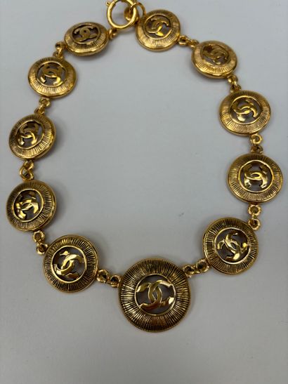 Chanel 
Necklace 
Made of engraved gold-plated...