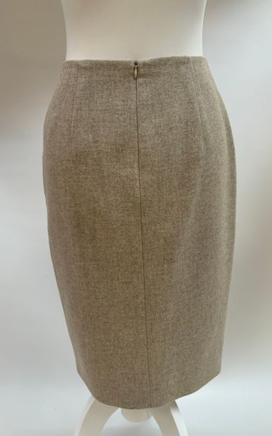Caverne 
Jupe courte en twill de coton beige...