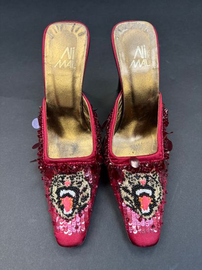 NIMAL
Paire de mules en satin rouge à talons,...