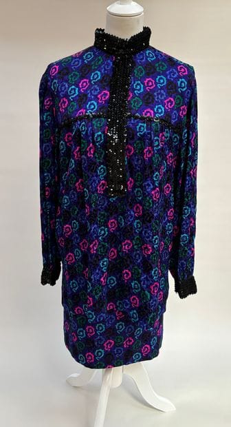 Nina RICCI 
Ensemble d'un haut et d'une jupe...