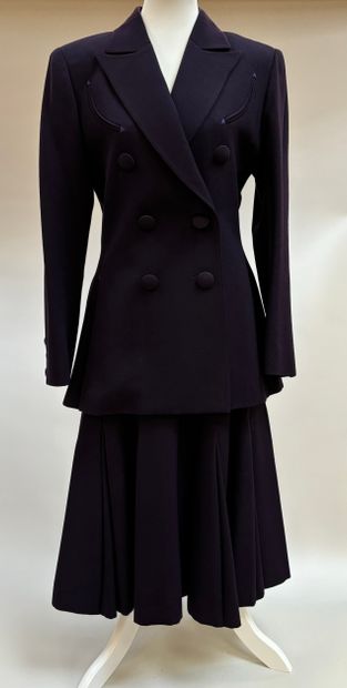 Karl Lagerfeld
Purple wool suit featuring...