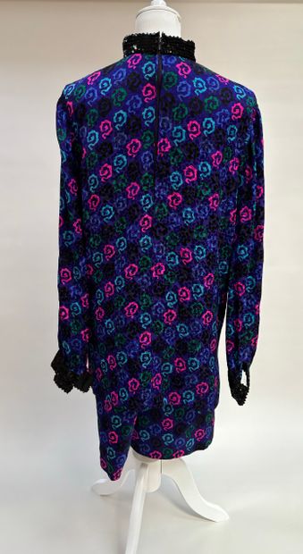 Nina RICCI 
Ensemble d'un haut et d'une jupe...
