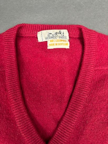 Hermès Paris
Pull d'homme col V en cachemire...
