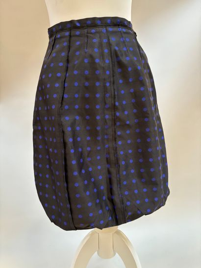 Ensemble de 5 bas, comprenant
4 jupes, 
Une...