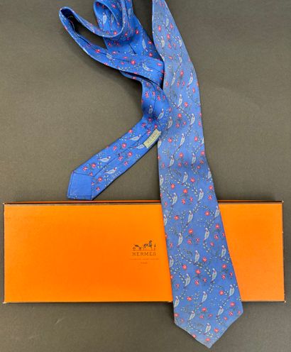 Hermès paris 
Printed silk tie with turtledove...