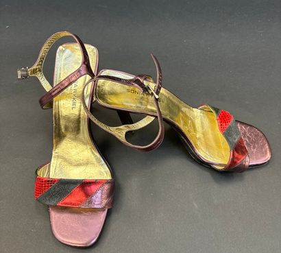 Sonia RYKIEL
Paire de sandales à talons,...