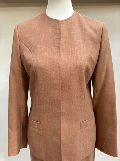Charvet
Ceremonial suit in beige linen blend...