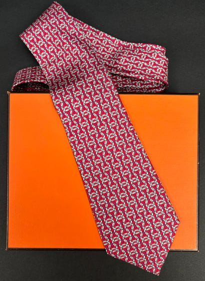 Hermès Paris 
Silk twill tie with interlacing...