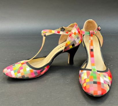 Repetto 
Paire d'escarpins en satin damier...