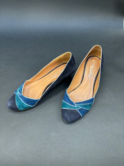 MARC JACOBS 
Paire d'escarpins à bouts ouverts...