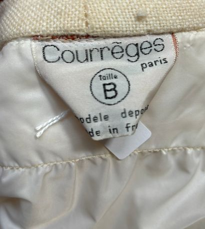 COURREGES
Manteau 
A deux poches 
En laine...
