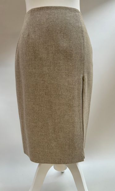Caverne 
Jupe courte en twill de coton beige...