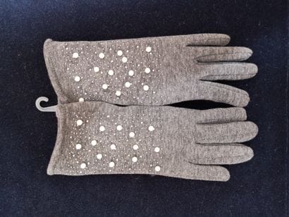 Rodier
Pair of grey tactile gloves with pearled...