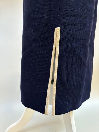 Hermès Paris
Jupe droite 
En rayonne marine...