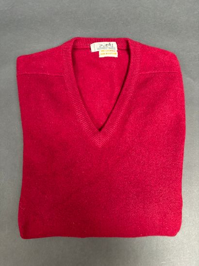 Hermès Paris
Pull d'homme col V en cachemire...
