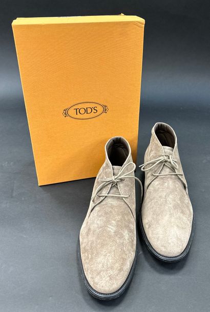 Tod's
Paire de chaussures homme montantes...