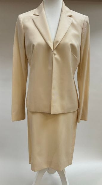 Nina Ricci
Ivory skirt suit with jacket,...