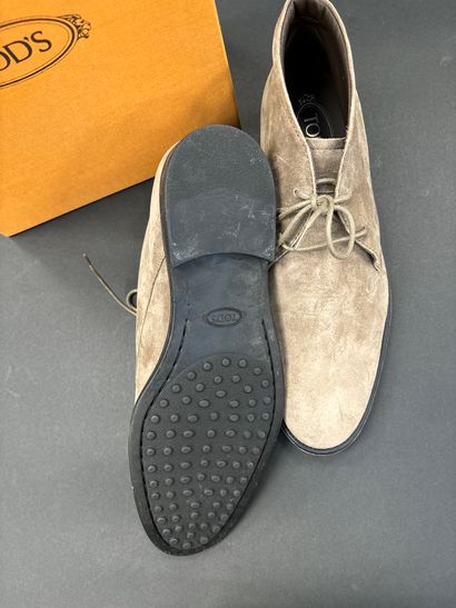 Tod's
Paire de chaussures homme montantes...