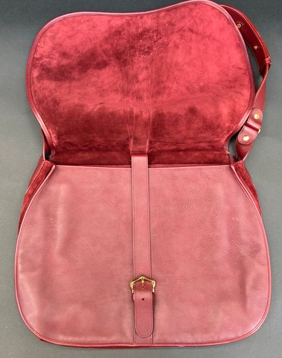 Cartier
Large besace bag in burgundy leather...