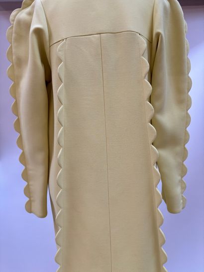 Chloé
Ceremonial coat in pistachio wool with...