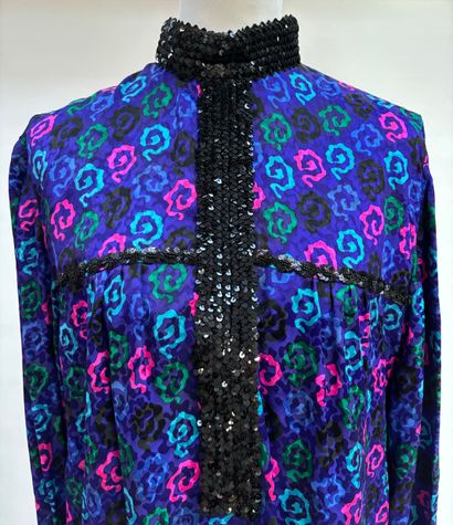 Nina RICCI 
Ensemble d'un haut et d'une jupe...