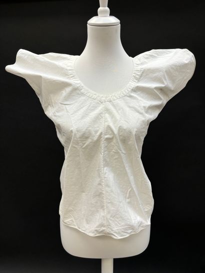Joli ensemble de 3 tops dont :
MARINI, top...