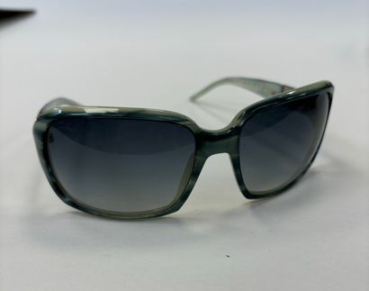 Lot of 3 pairs of sunglasses in their case....