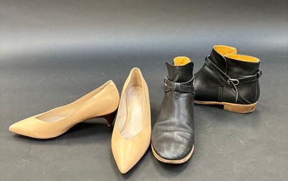 MAJE
Lot de deux paires d'escarpins 
En cuir...