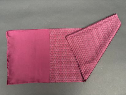 Hermès Paris 
Men's scarf in printed silk...