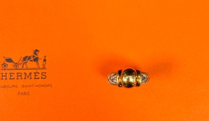 Hermès Paris
Twisted necklace ring
In yellow...