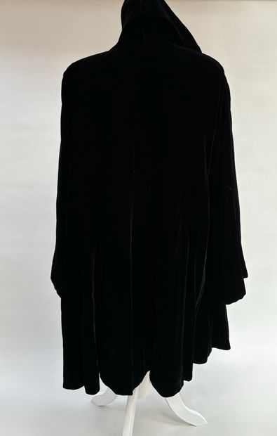Christian DIOR 
Cape du soir 
noir en velour...