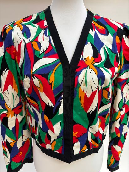 Nina RICCI 
Ensemble d'un haut et d'une jupe...