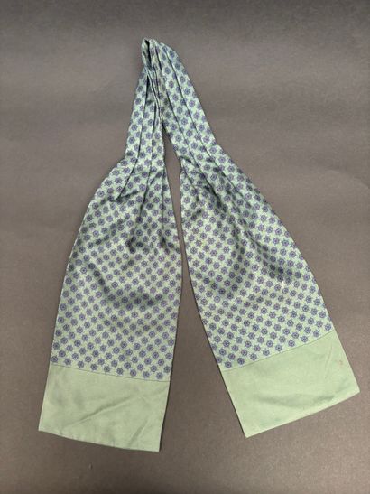 Hermès Paris
Ascot scarf in printed silk...