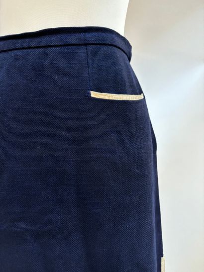Hermès Paris
Jupe droite 
En rayonne marine...