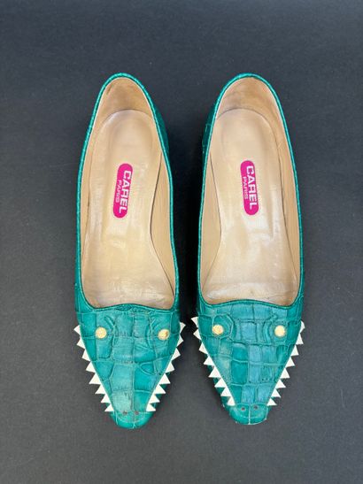 CAREL
Paire de ballerines croco, 
En cuir...