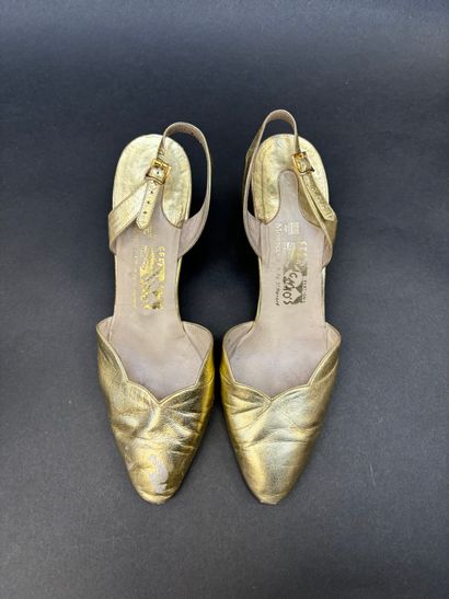 Salvatore FERRAGAMO
Paire de sandales à brides
En...