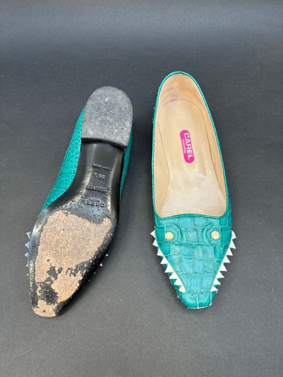 CAREL
Paire de ballerines croco, 
En cuir...