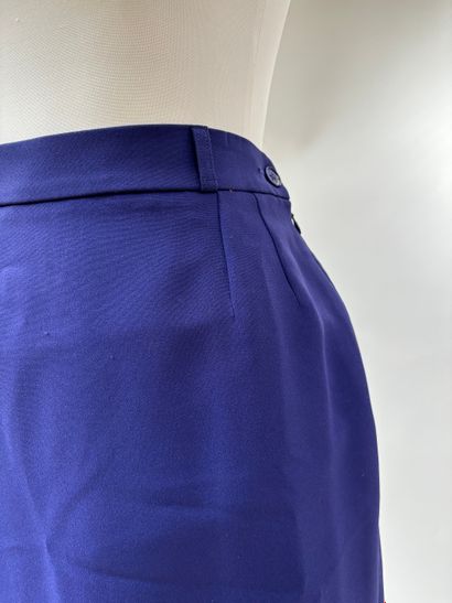 Yves Saint Laurent variation 
Jupe courte...